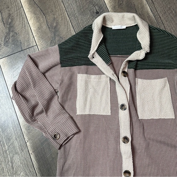 Reborn J Colorblock Button Down - Picture 3 of 7